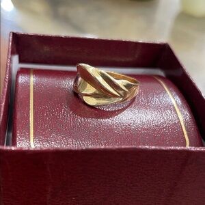 14k Yellow Gold Leaf design Ring